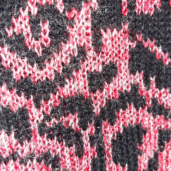 2/18$🌷Pink & Black Zebra Pattern Sweater - Picture 11 of 11